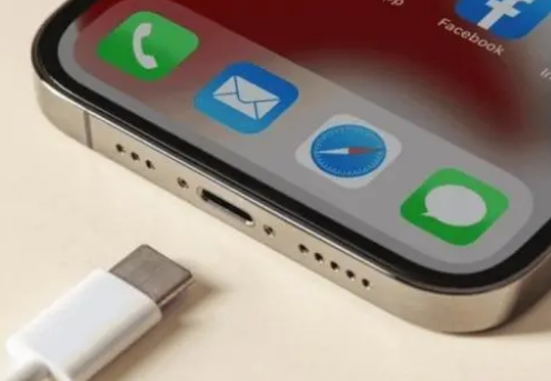 如皋苹果15维修分享iPhone15改USB-C接口后能和安卓用户互借充电器吗